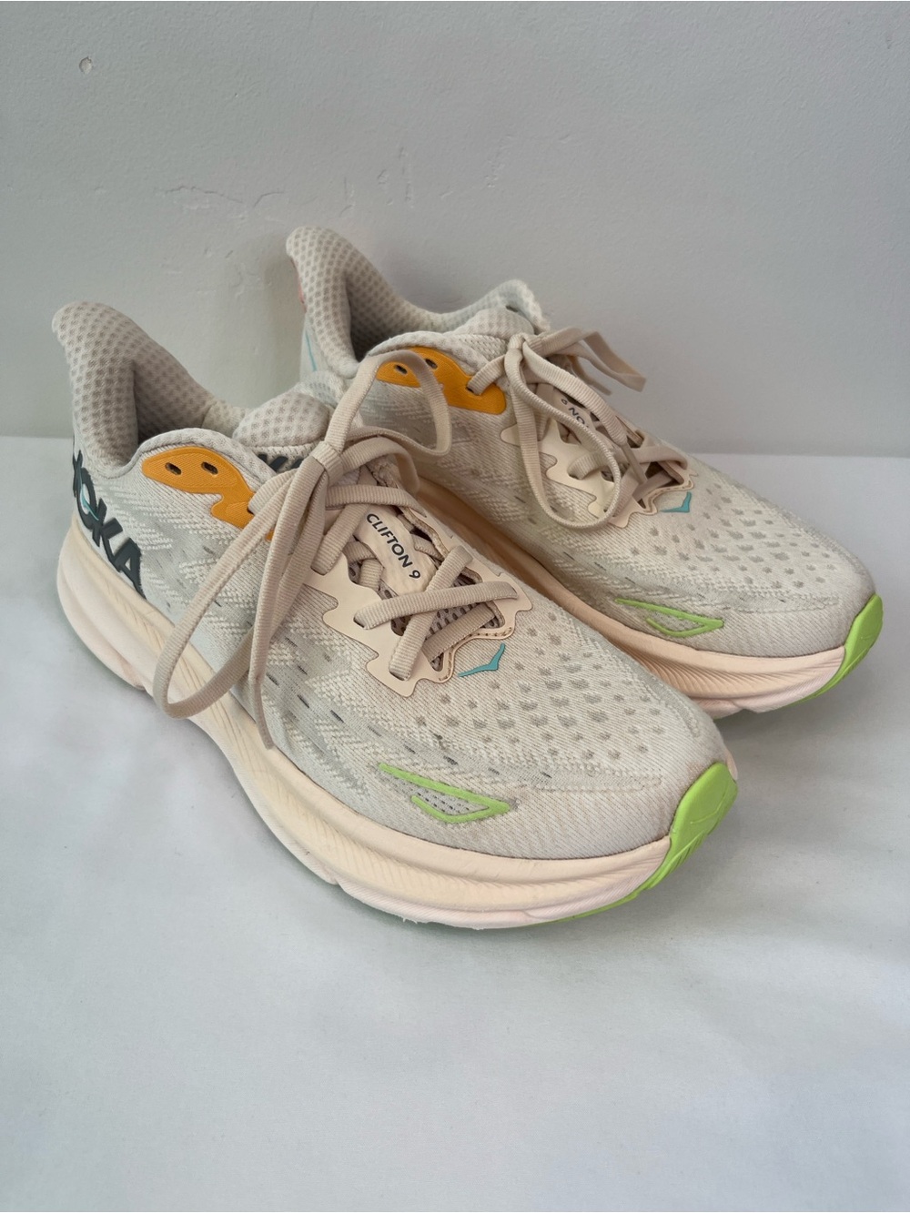 HOKA Clifton 9 Women Size 7B Vanilla Astral Running Shoes Sneakers